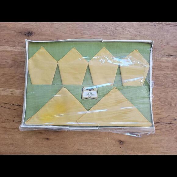 Vintage Empress Tablecloth (52” X 70”) + 6 Napkins All Rayon, green yellow - Picture 2 of 3